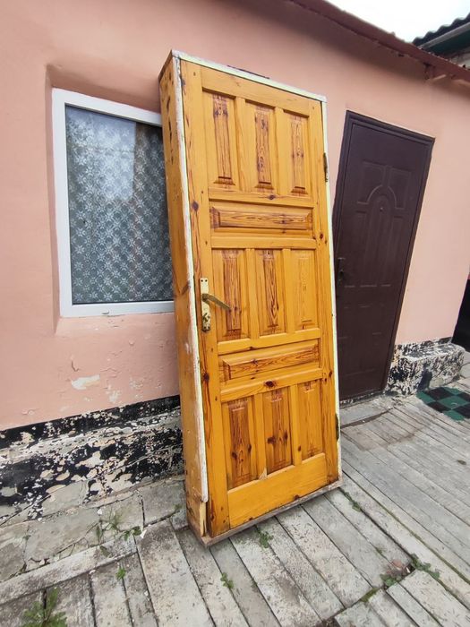 Продам дерев'яні двері