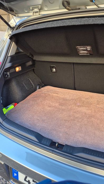Vendo Toyota Auris Híbrido-com pouco uso