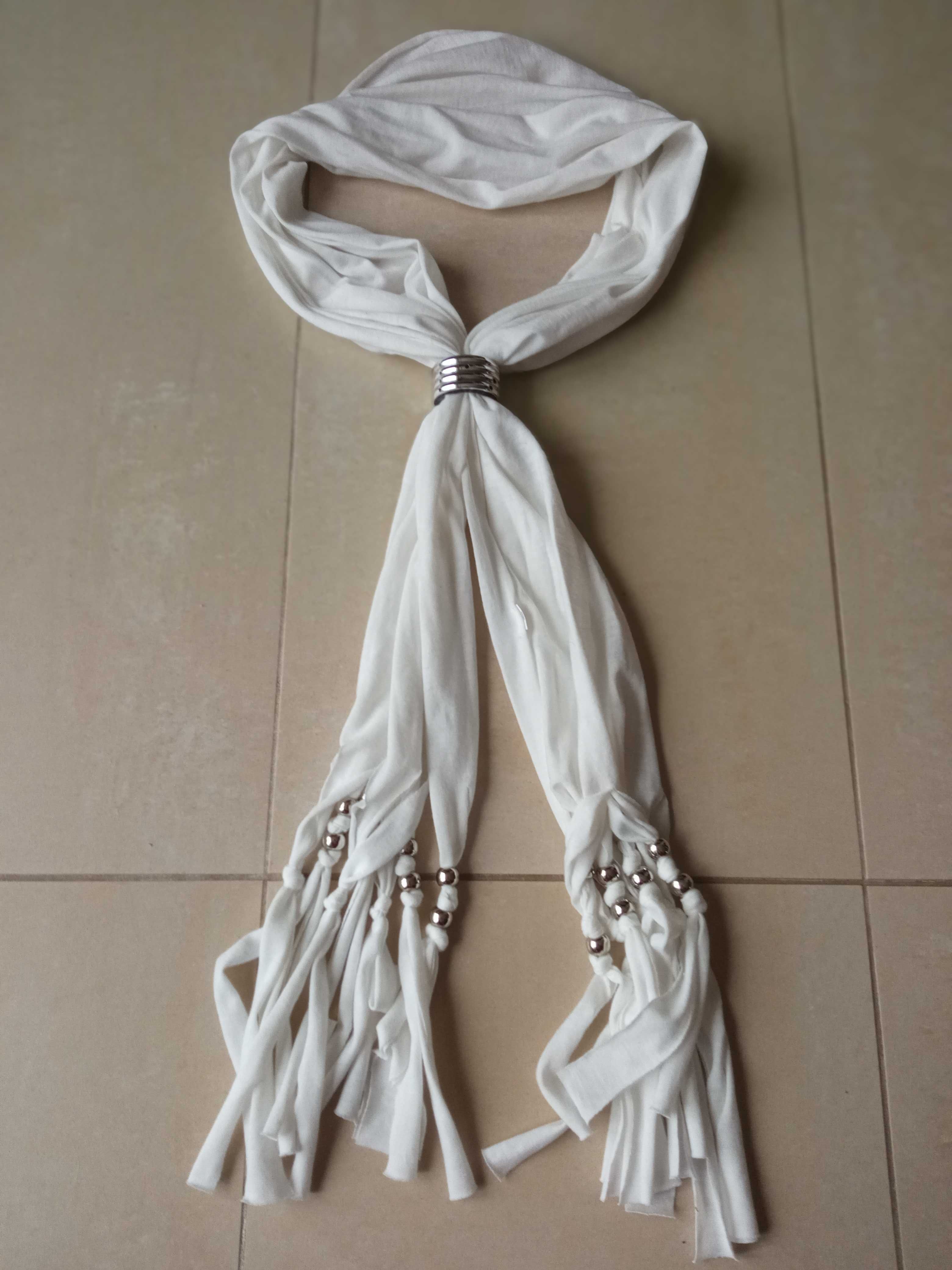 Damski szal biały chusta elegancka z frędzlami kuleczkami