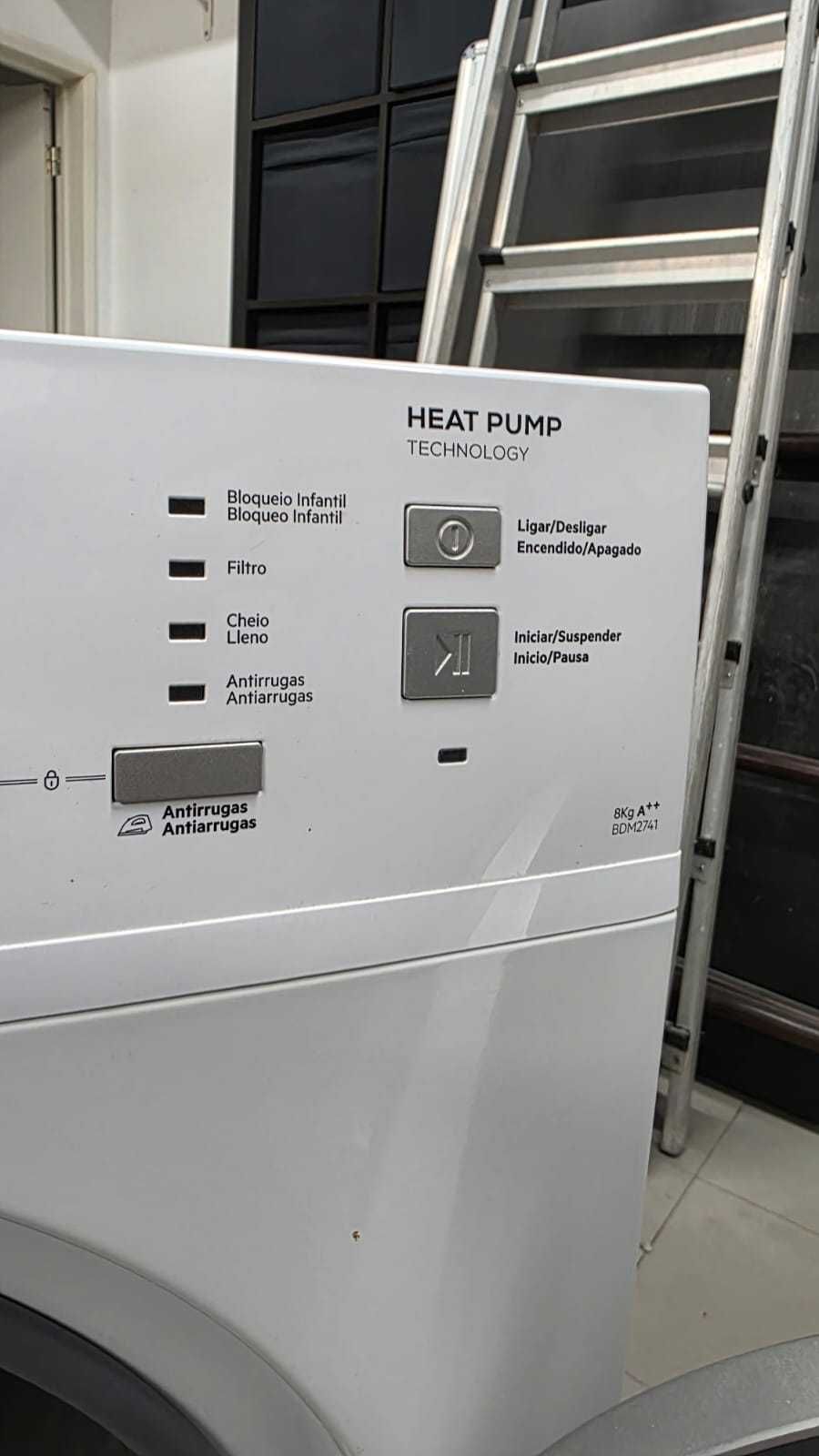 Máquina de secar roupa Becken 8Kg BDM2741 HP condensação (só secagem)