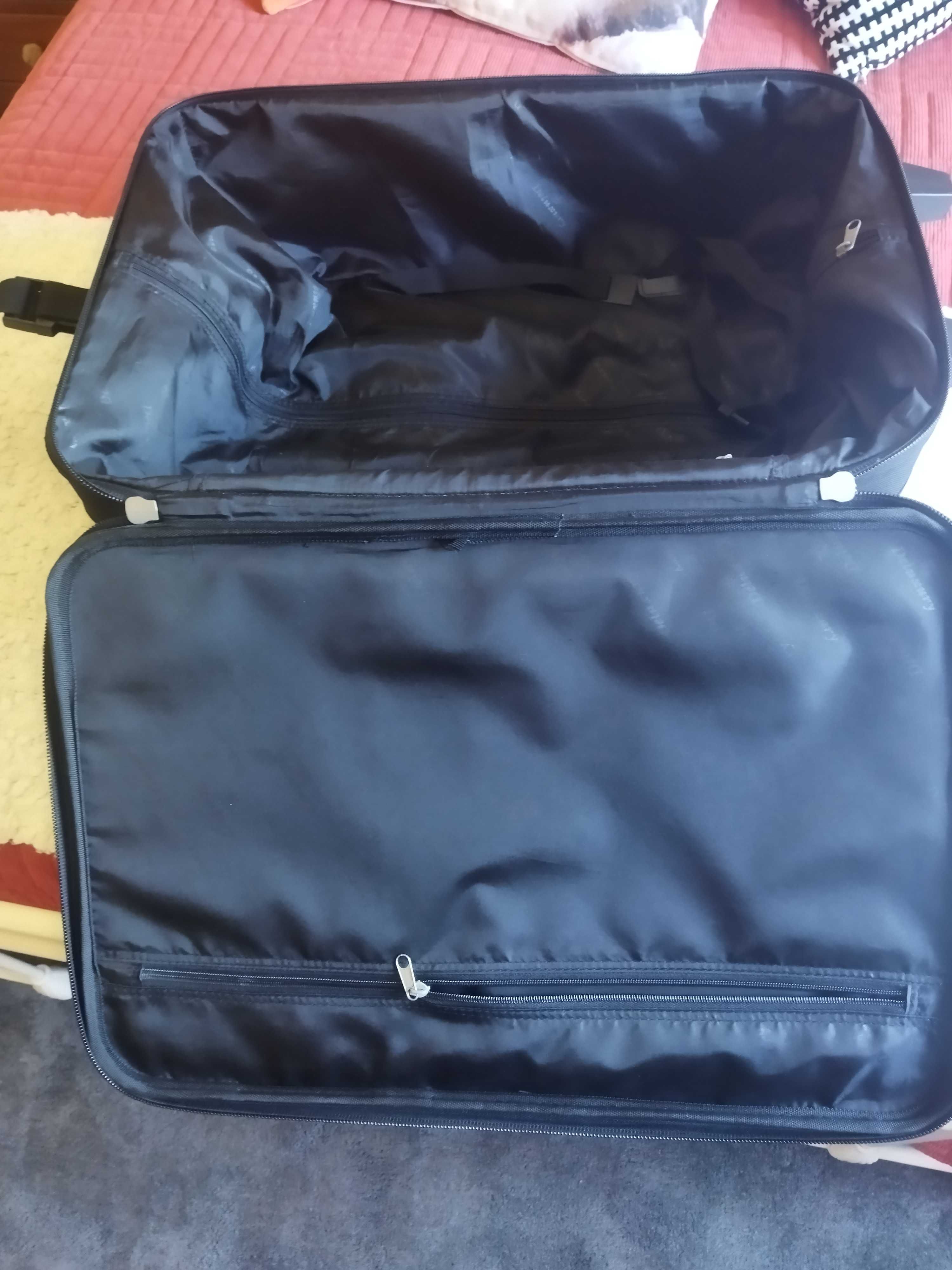 Mala de viagem em tecido