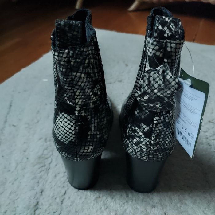 Botki skórzane Gino Rossi 39 nowe