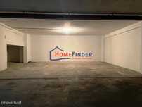 Garagem com 37 m² | Espaço para Dois Automóveis e Arrumos junto à