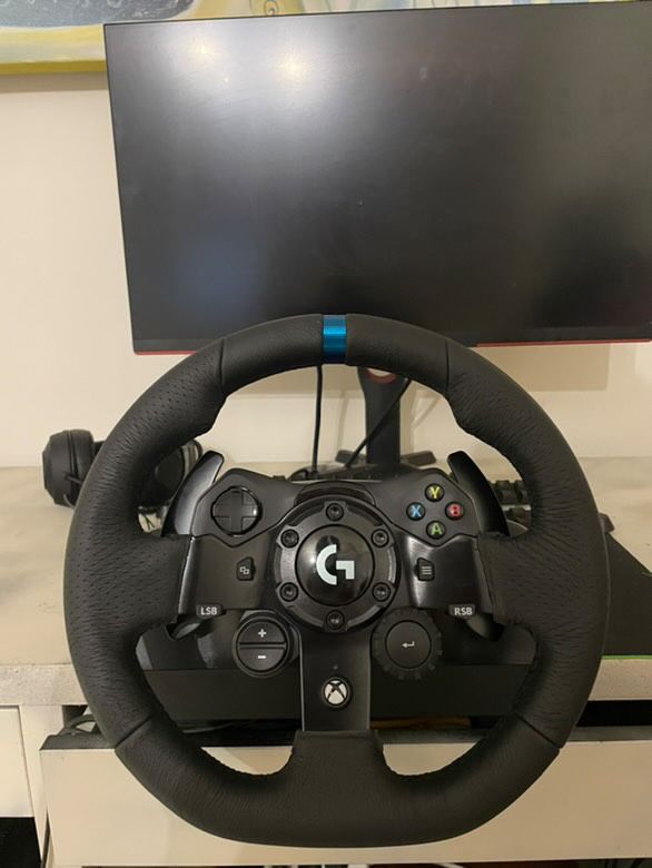 Volante logitech com pedais