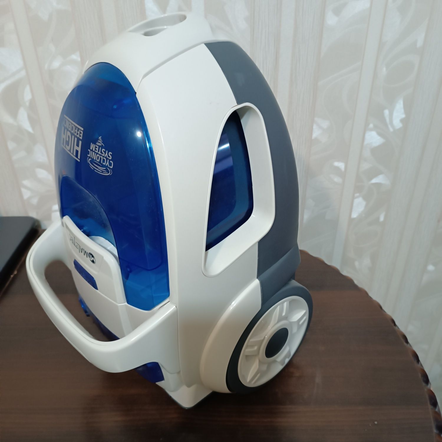 Пилосос MalTec   4200 Вт 1 турбо 
НАДІЙНА ЦИКЛОННА ТЕХНОЛОГІ