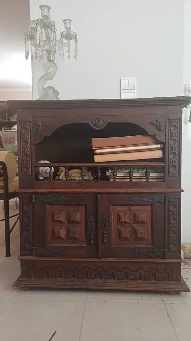 Móvel bar de estilo em madeira nobre