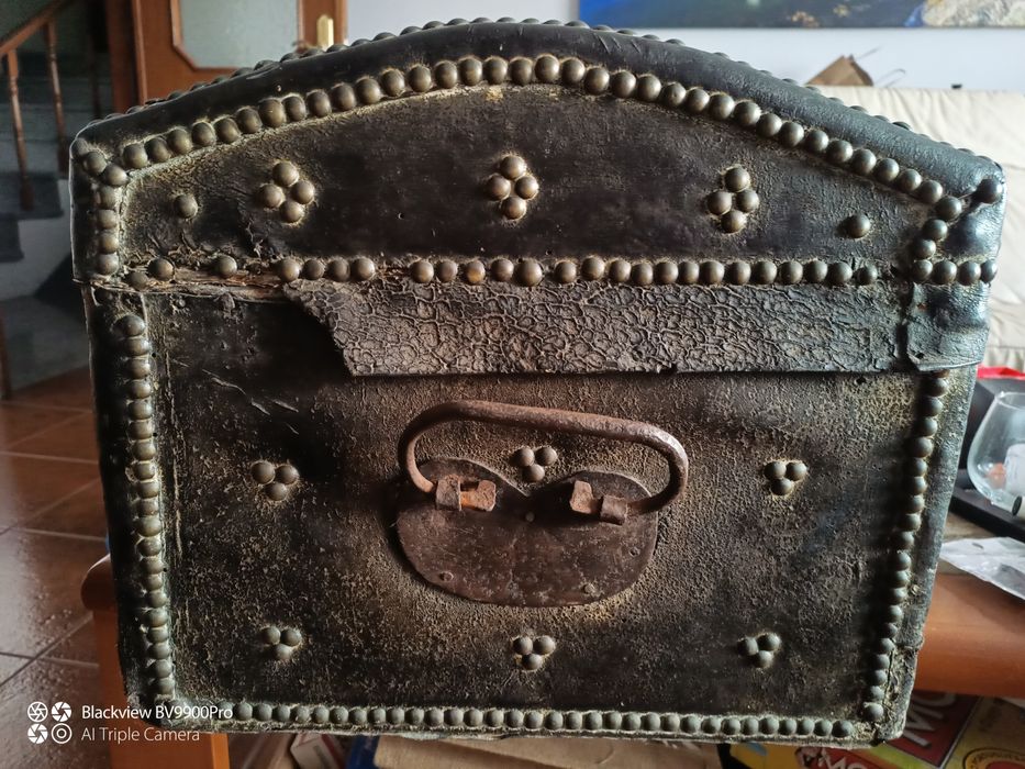 Baú com dois séculos não á ninguém para contar a história