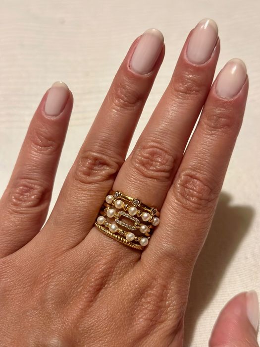 Anel de prata com banho de ouro - pérolas e zirconias