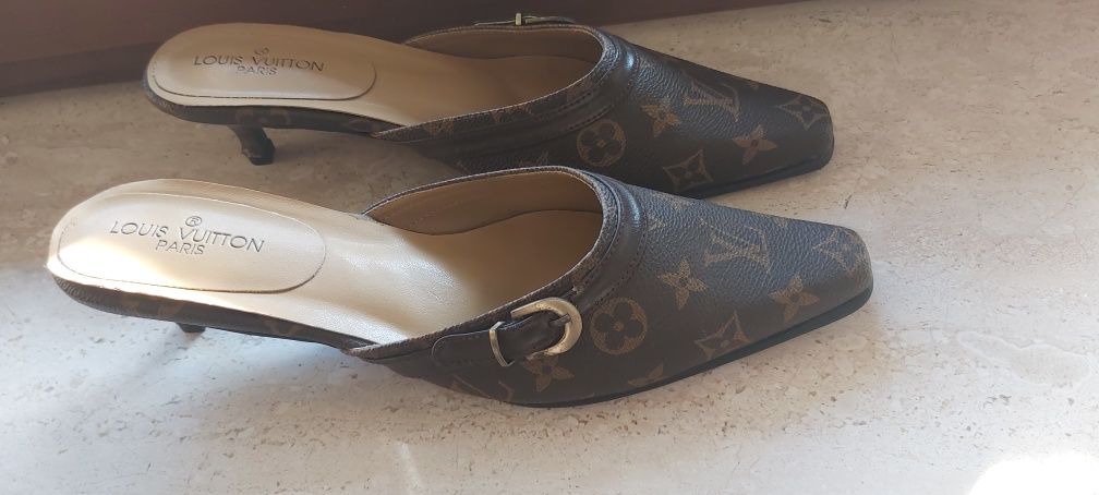 Klapki Louis Vuitton