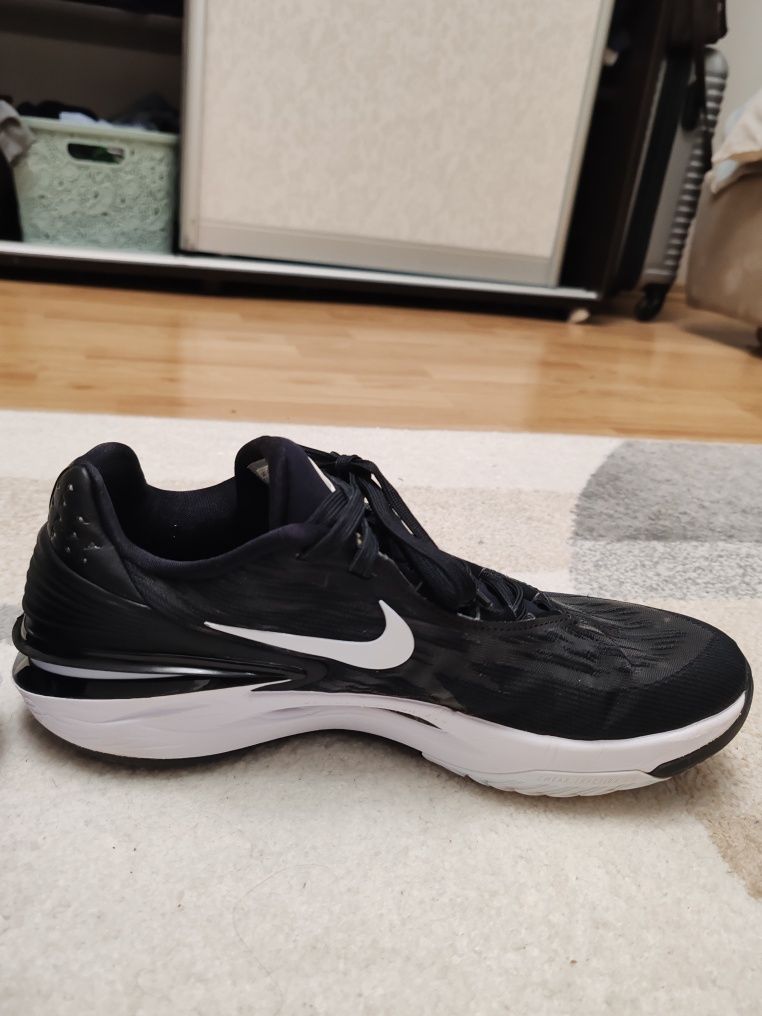 Спортивні кросівки Nike GT Cut
