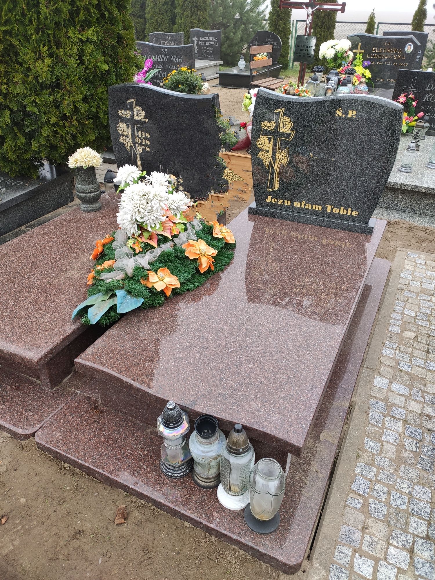 Kamieniarstwo Bernacki nagrobki, schody,parapety,blaty