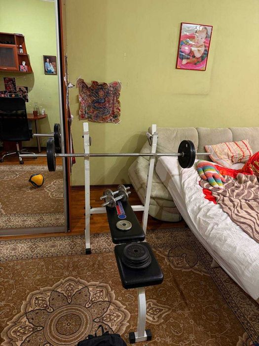 Скамья для жима + штанга + блины + гантели