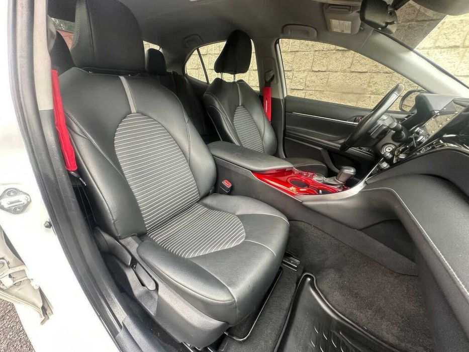 Toyota Camry      2023