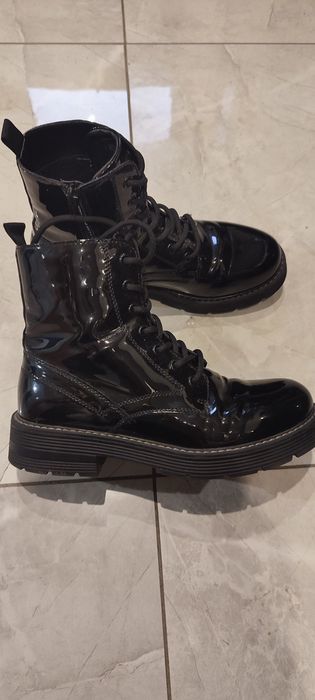 Botki damskie lakierowane CCC r.38