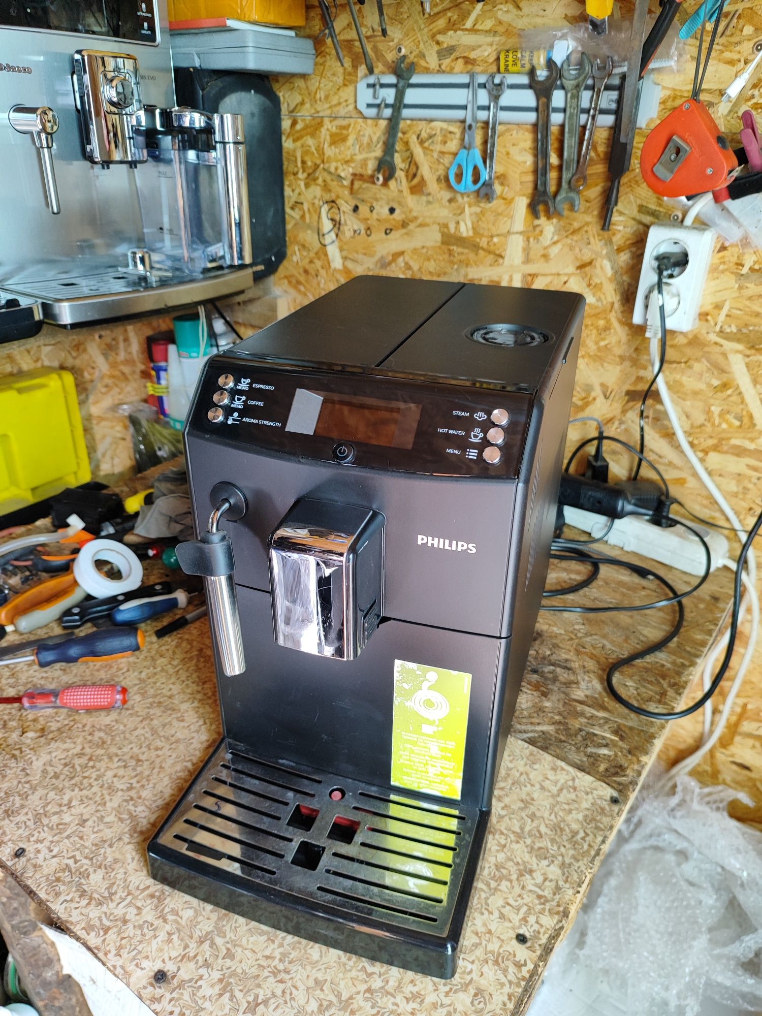 Кофемашина, кавоварка Saeco, Delonghi, Philips Minuto, Magnifica