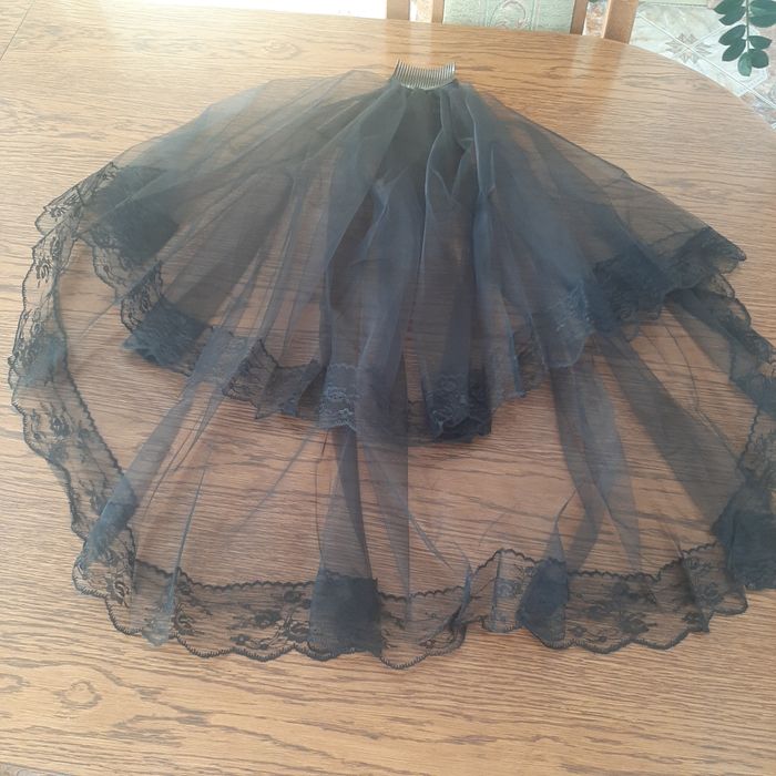 Czarny welon z koronką. Nowy.