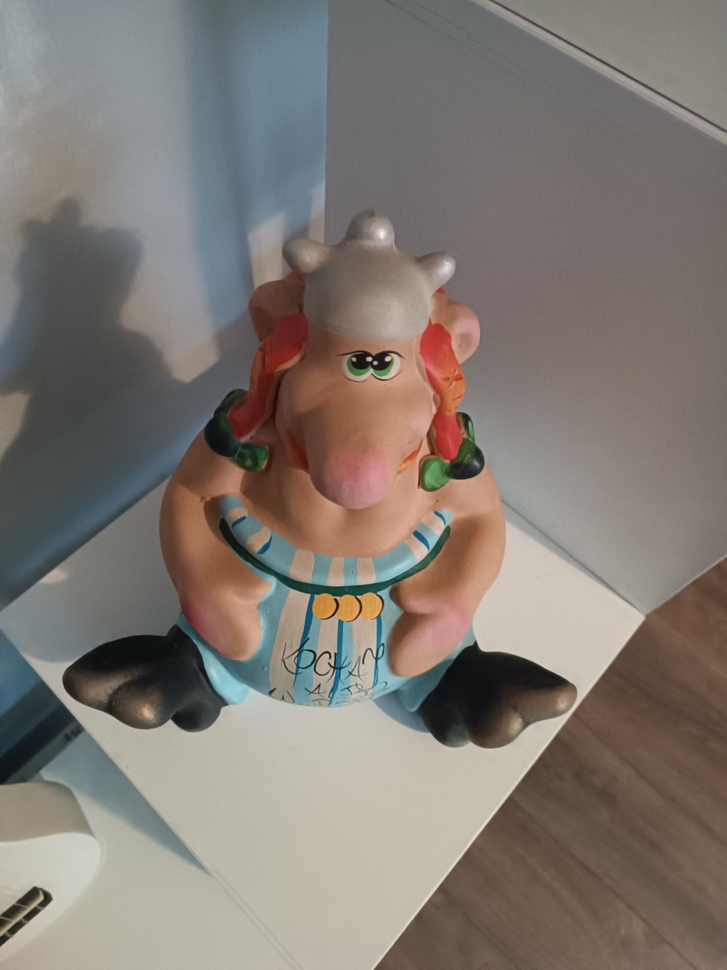 Skarbonka ceramiczna figurka Obeliks wys 26cm