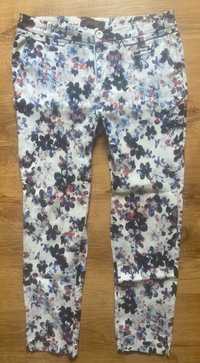 Wzorzyste spodnie letnie kwiaty rurki cygaretki Freesia