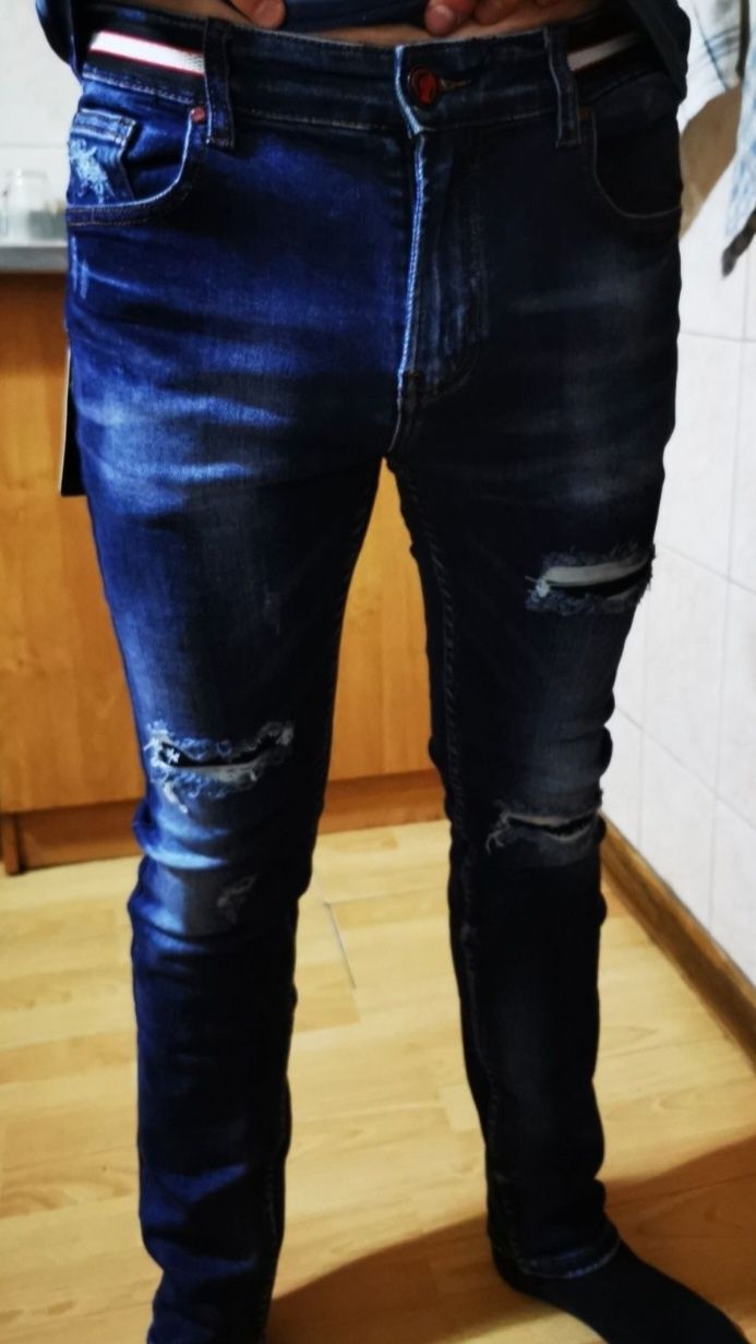 Spodnie jeans
Rozmiar 33.
Sprzedaj