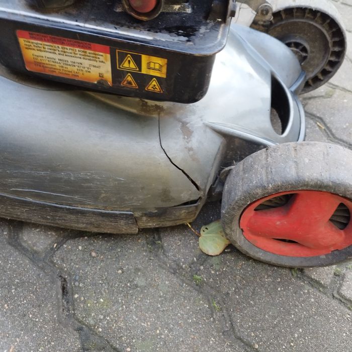 Kosiarka z silnikiem briggs&stratton uszkodzona