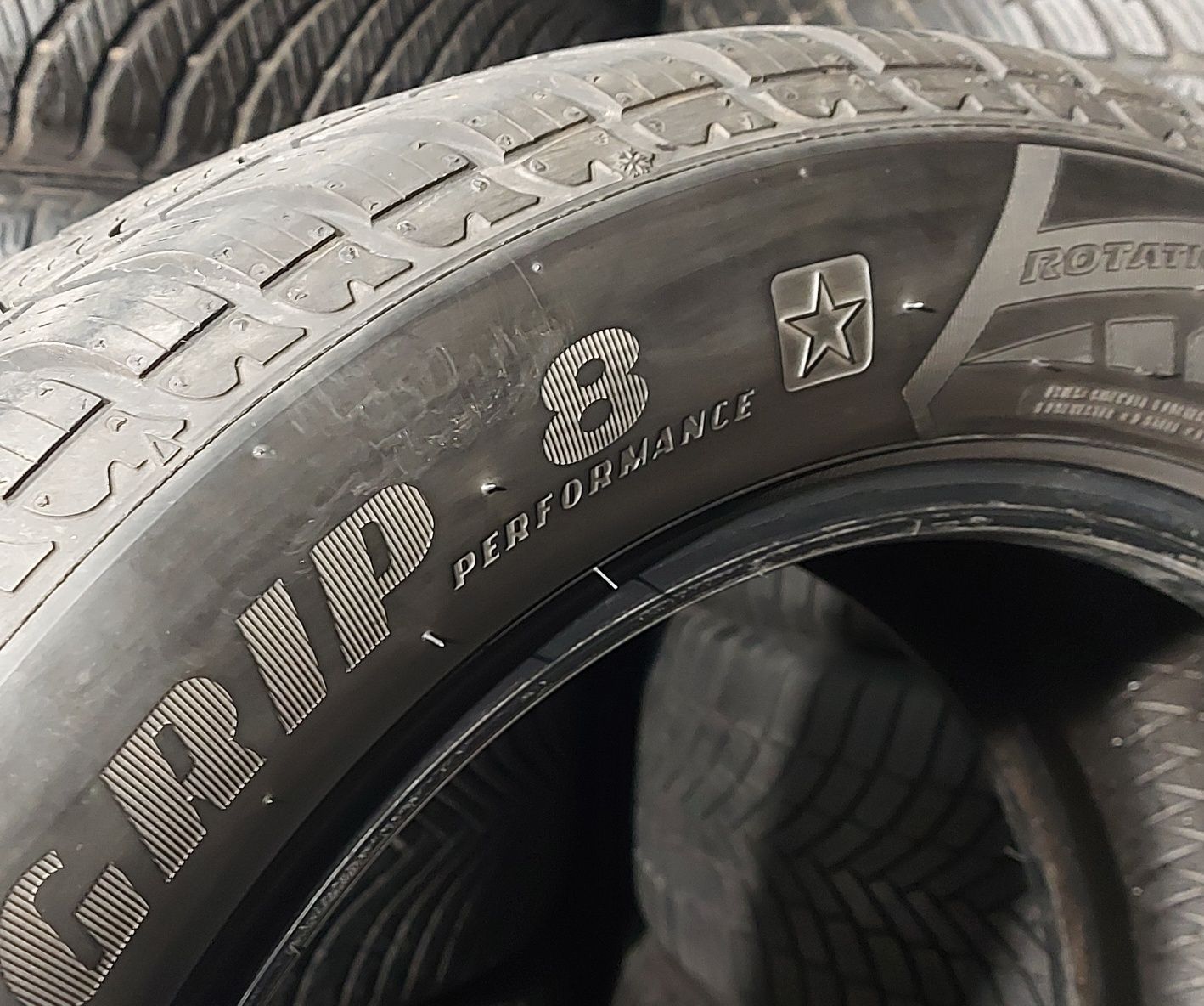 1x 225/55 R17 Goodyear UltraGrip 8