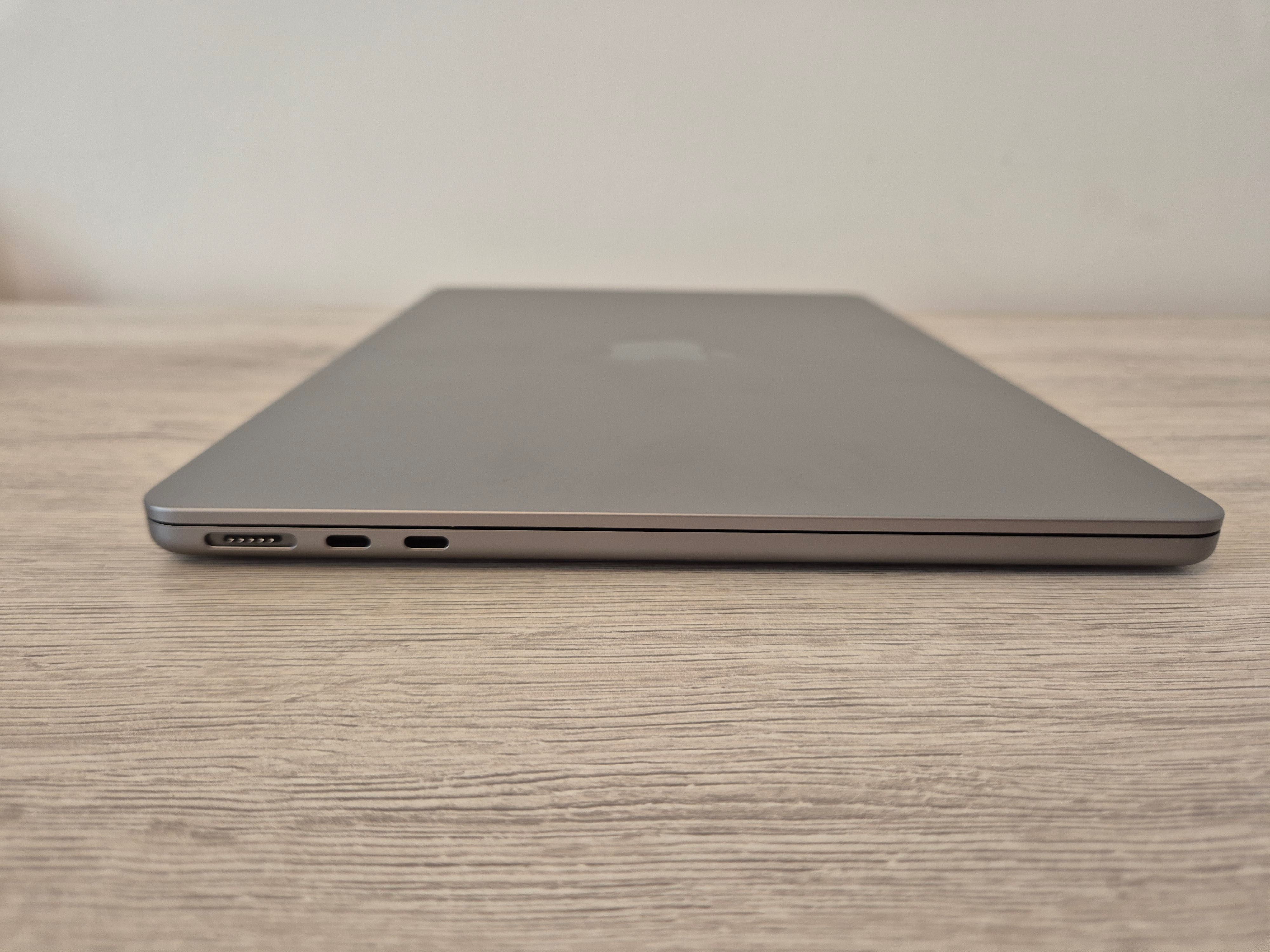Macbook AIR 13.3/M2/8/256/Space Gray/10 Cykli