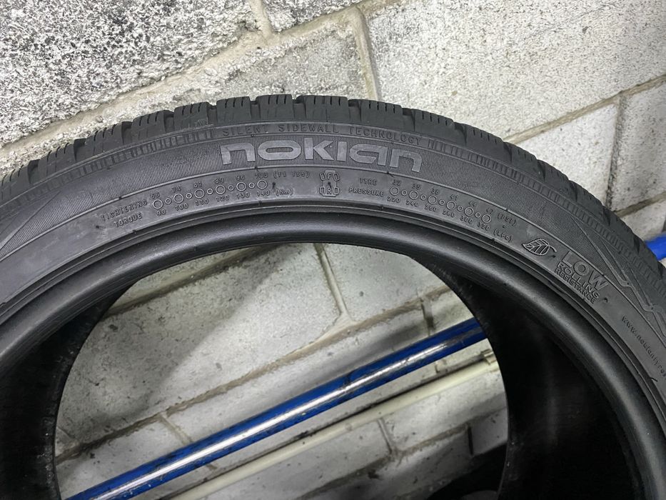 Зимові шини 235/40 R18 (95V) NOKIAN