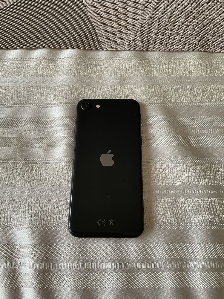 Apple IPhone SE 2020 64 GB stan idealny
