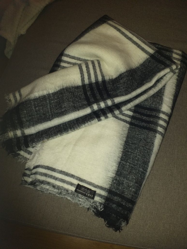 Szał Zara duży chusta w kratę biało czarny