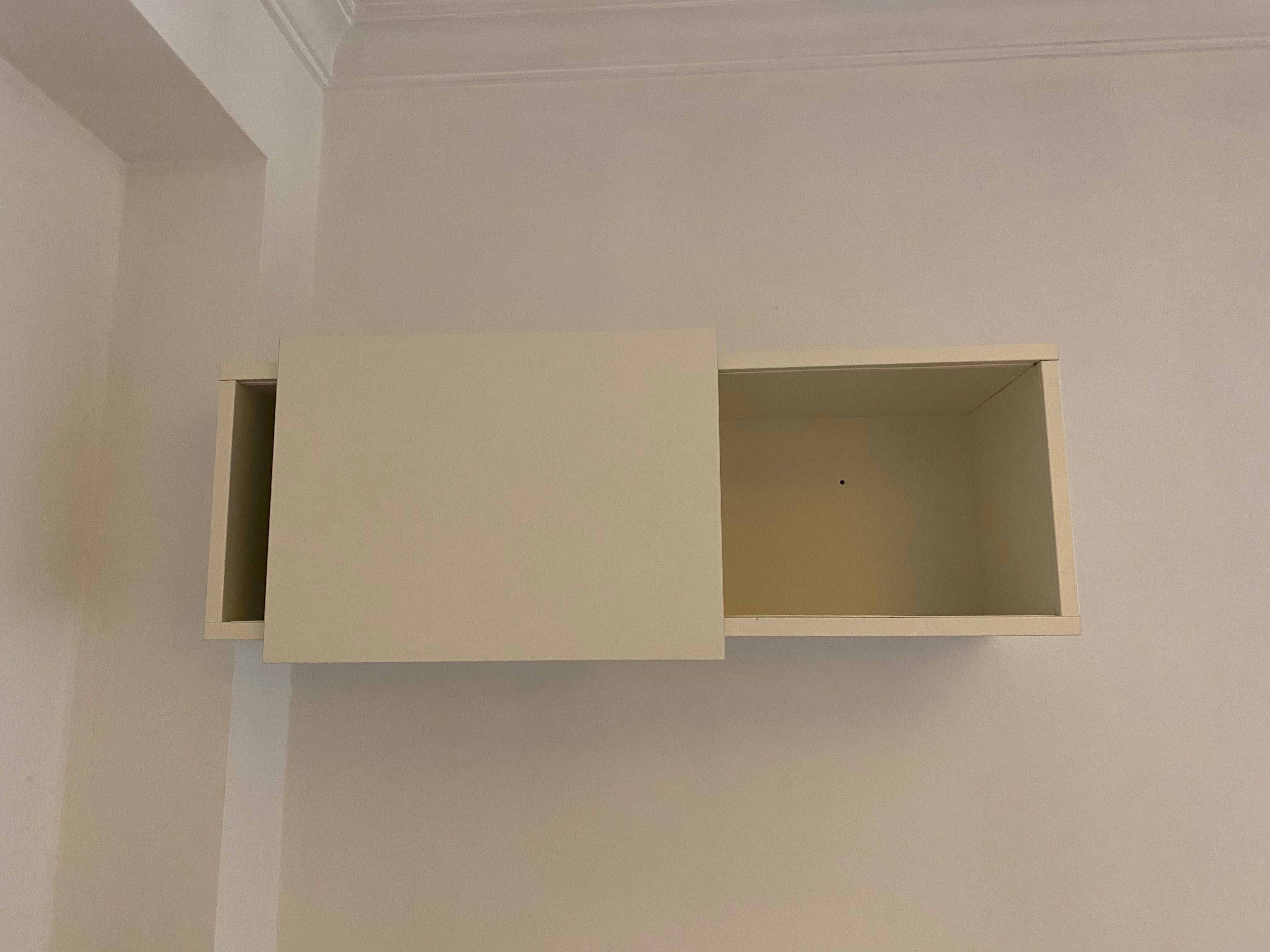 Prateleira de parede c/porta (35€)