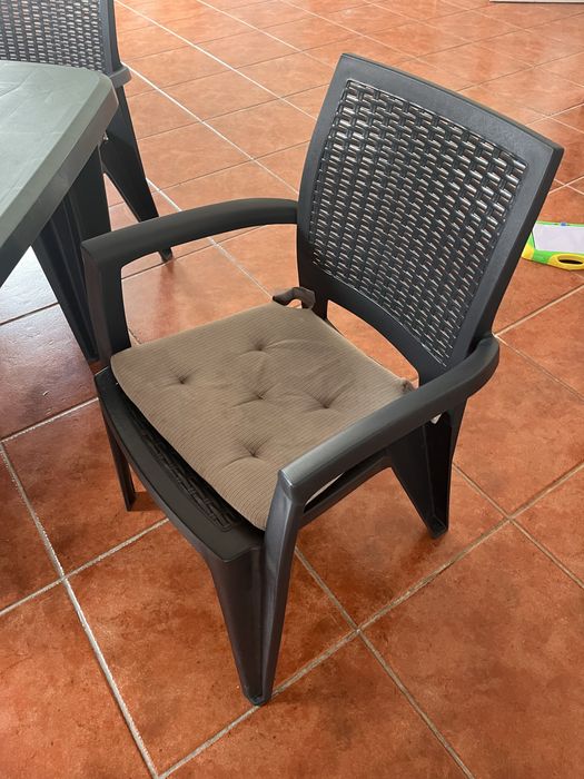 Mesa de jardim com 5 cadeiras