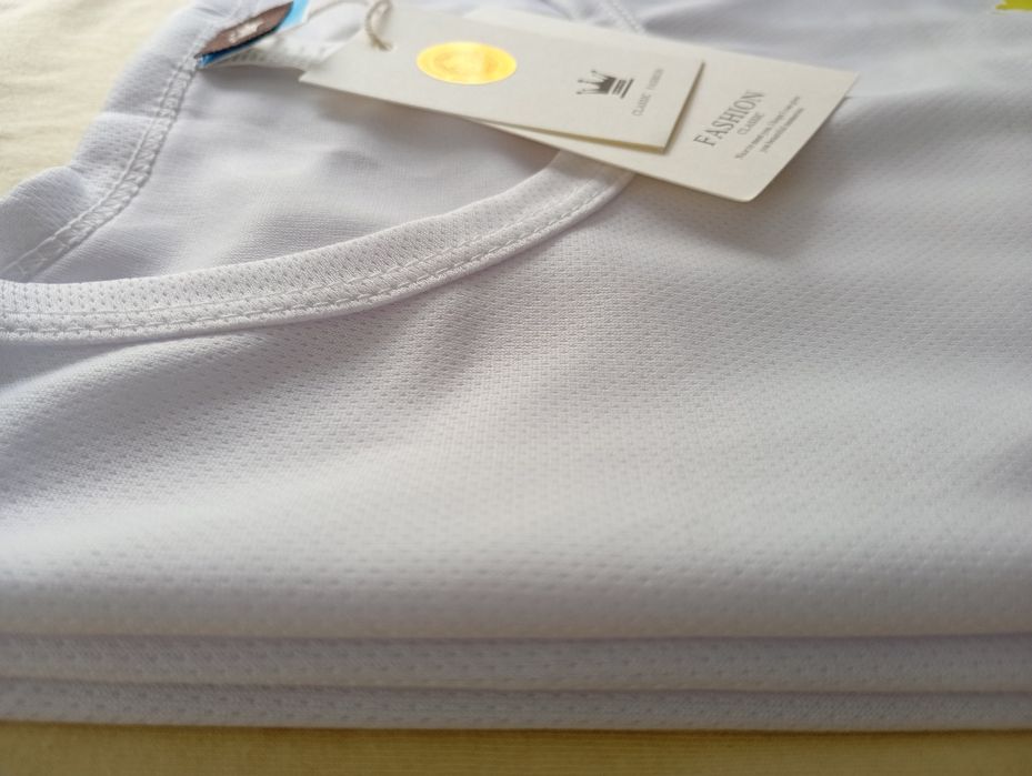 Koszula z grafiką transferową personalizowana Hello Kitty  marka Kingn