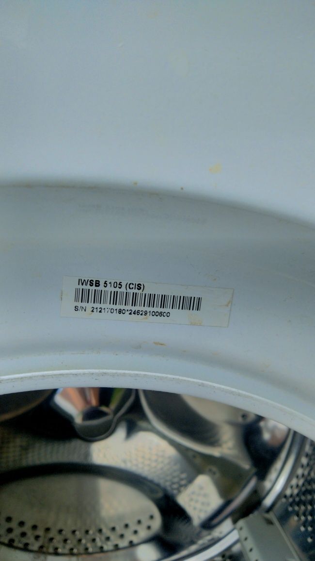 Продам пральну машину Indesit IWSB-5105