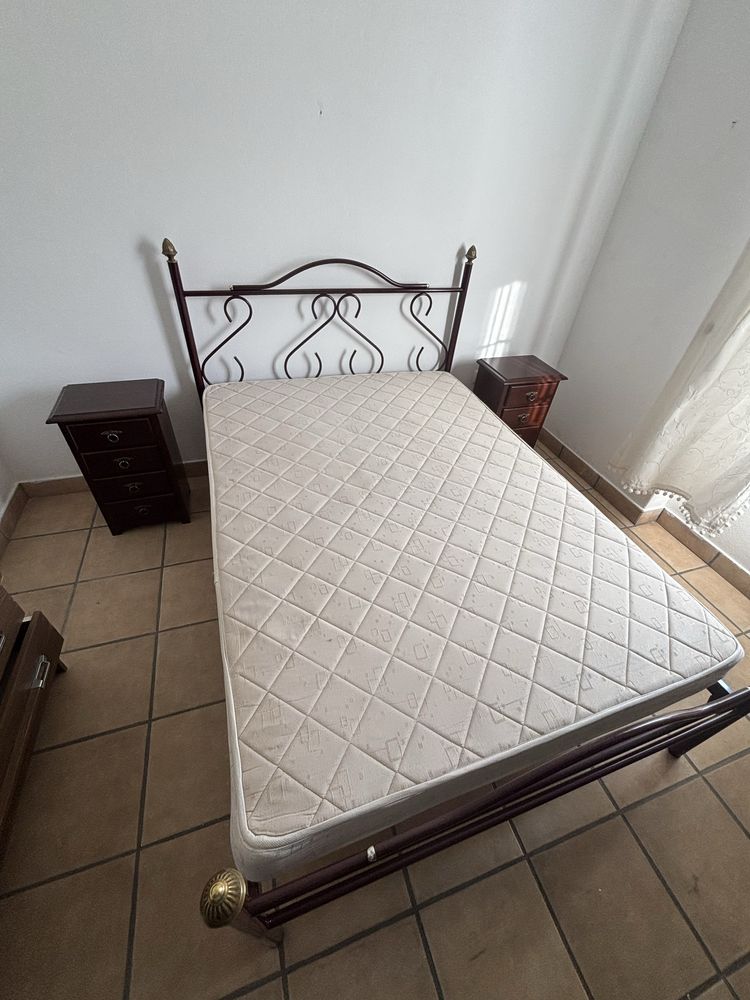 Cama, colchão e estrado