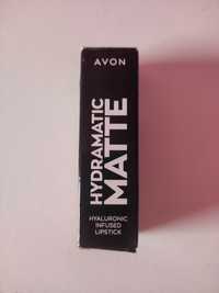 Avon Matowa szminka z kwasem hialuronowym