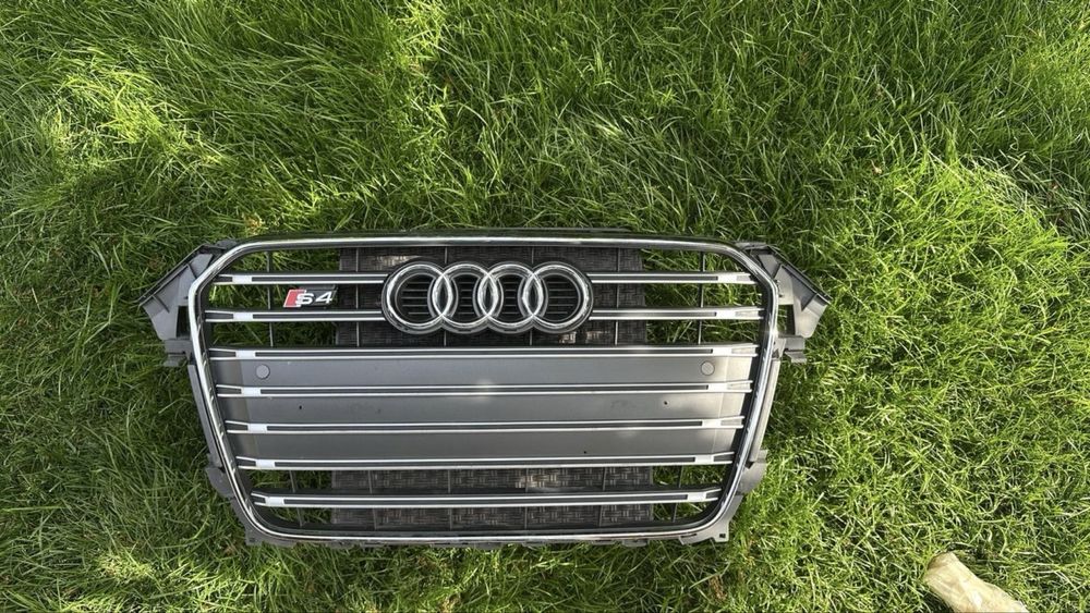 Решітка Audi s4 2012 оригінал