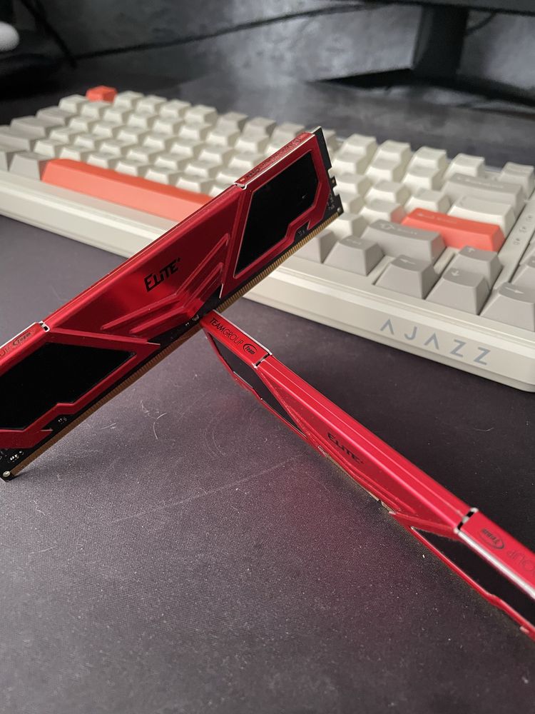 Оперативна память TeamGroup Elite DDR4 16gb 3200 MHz