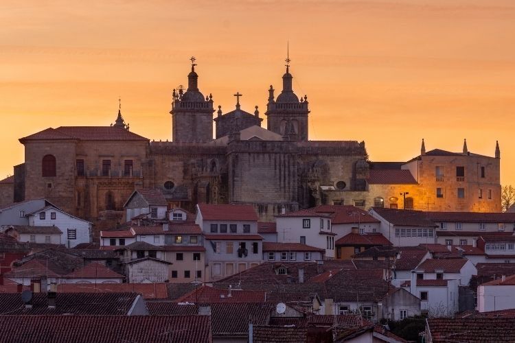 Quarto para alugar a jovem estudante/trabalhadora – Viseu Centro