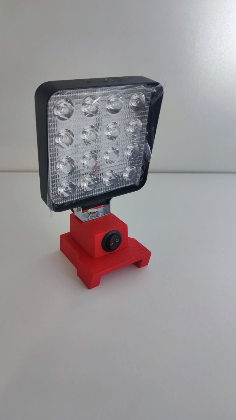 Lampa robocza Milwaukee Adapter *Szperacz* Halogen Led