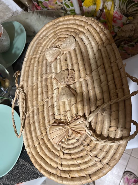 Кошик плетений  з бантиком