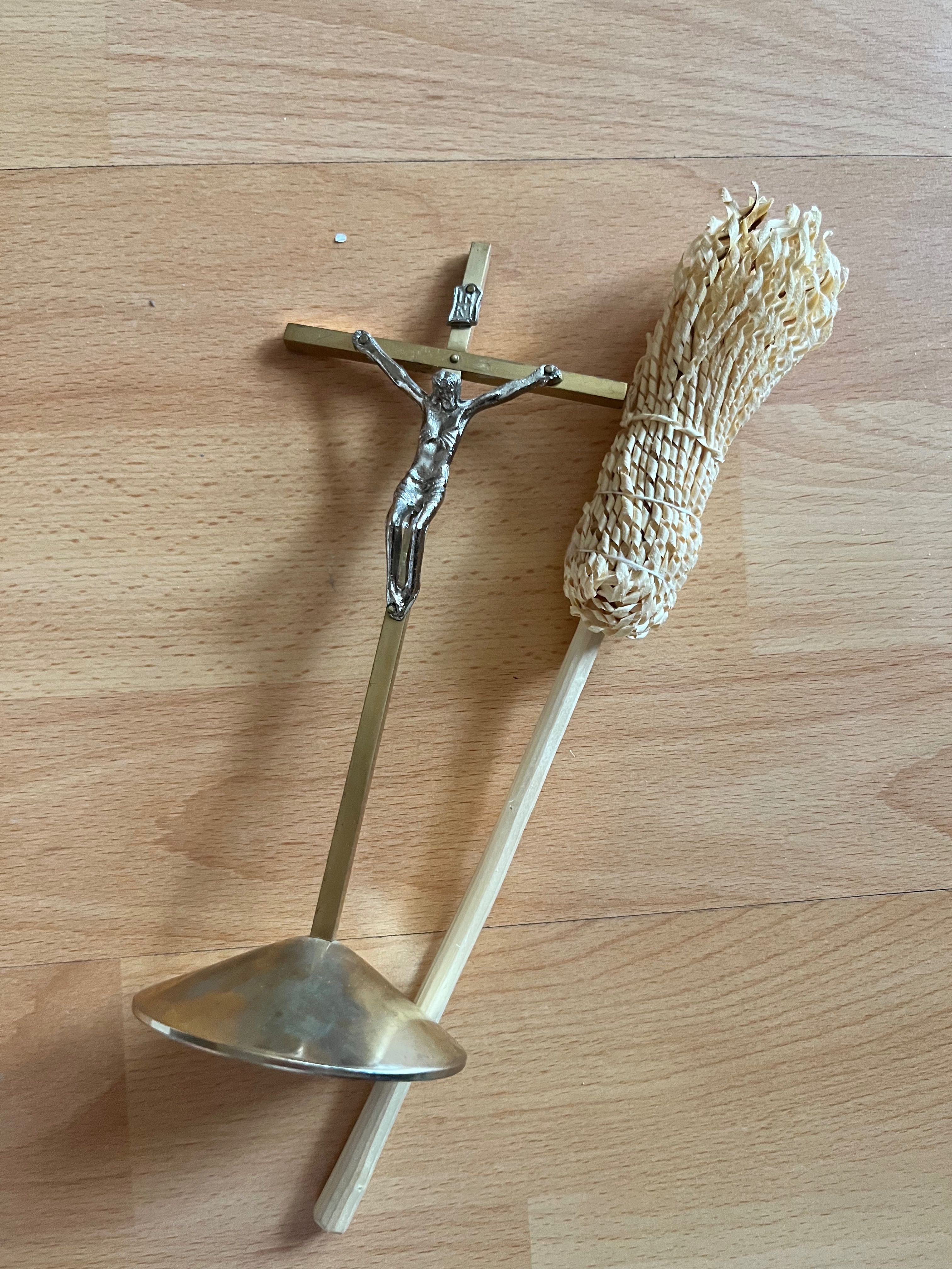 Dewocjonalia krzyż i kropidło, zestaw kolędowy mosiądz
