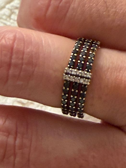 Anel ouro com diamantes negros e brancos