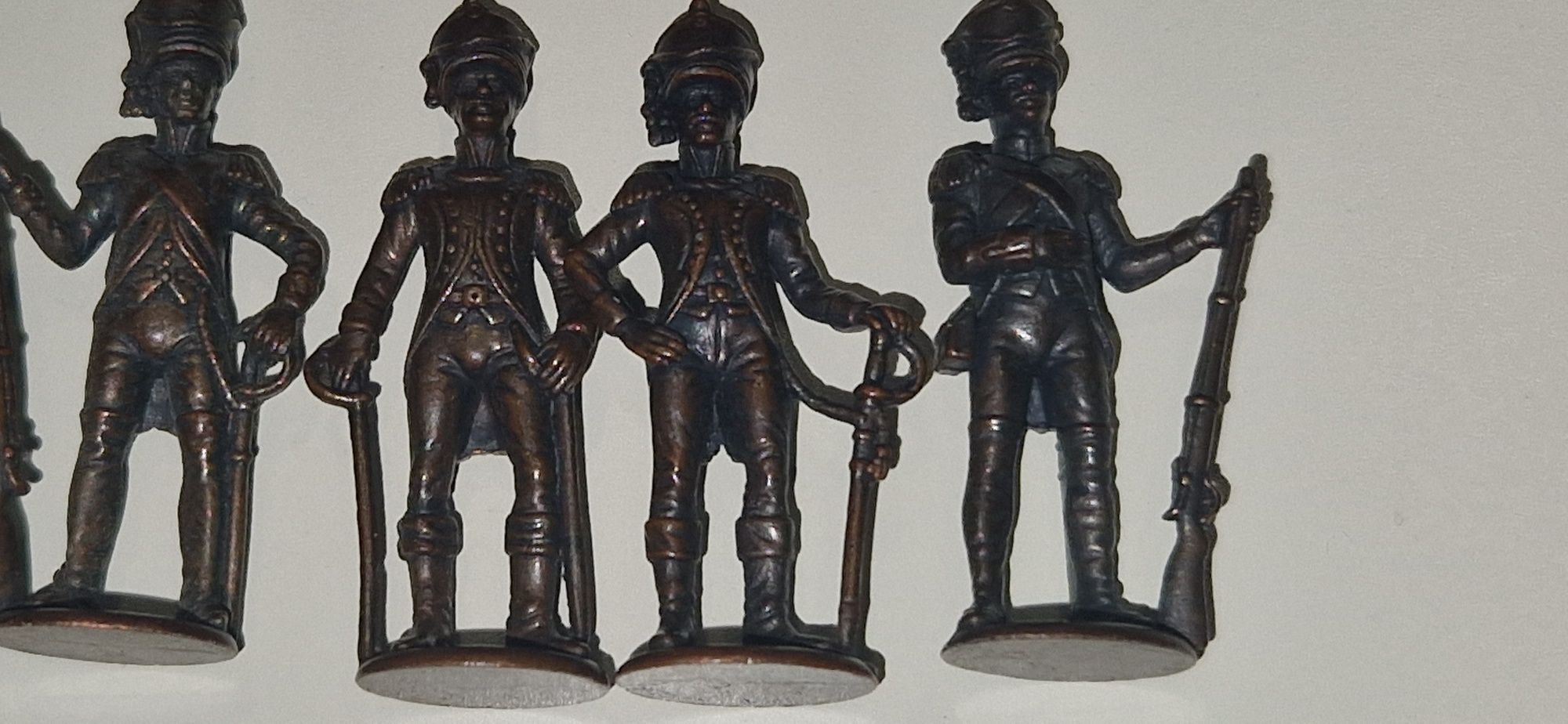 Metalowe figurki, żołnierzyki z kinder niespodzianka