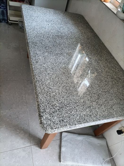 Mesa de mármore , em bom estado
