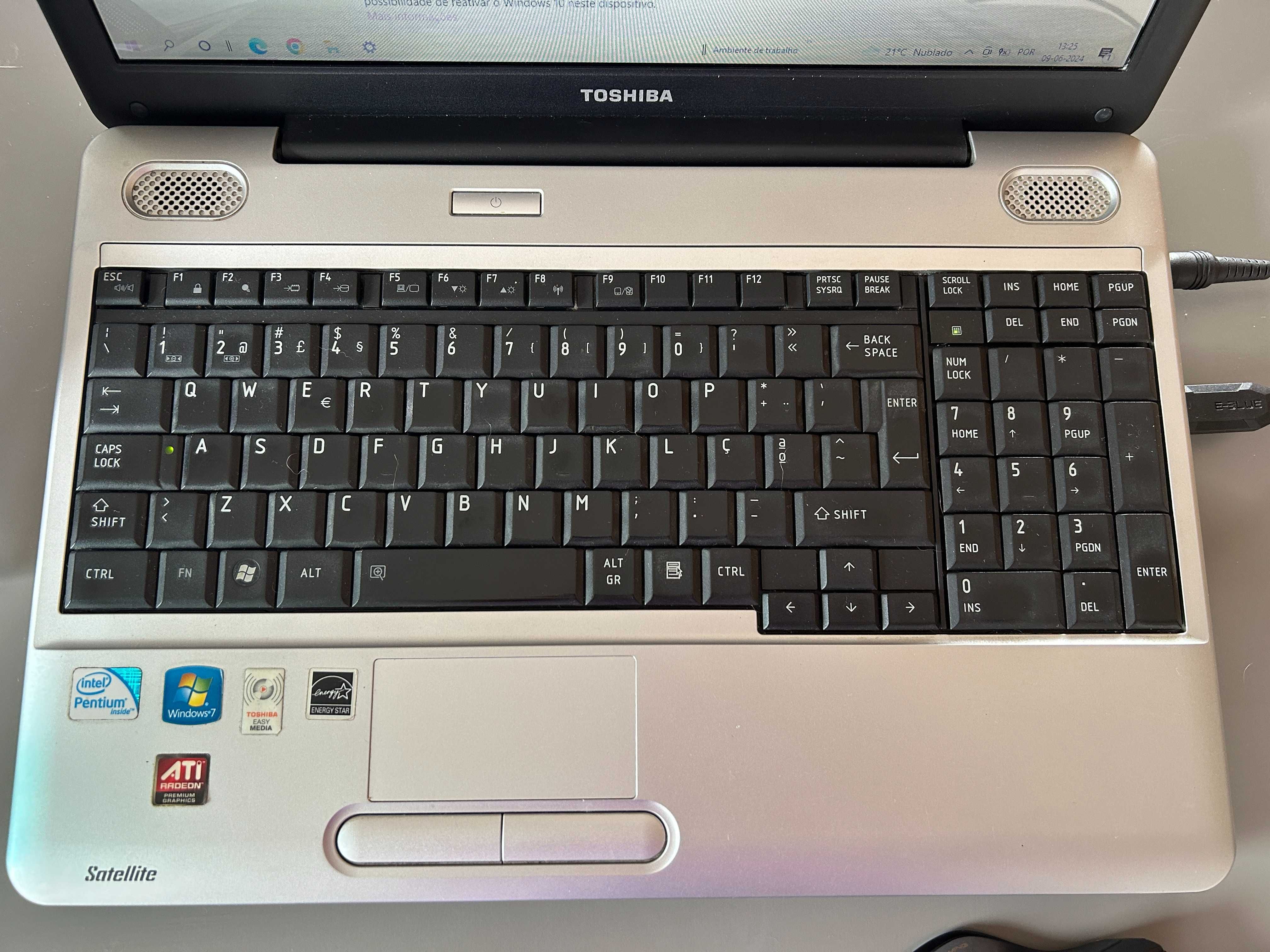 Computador Toshiba com porta de CD e Diskette
