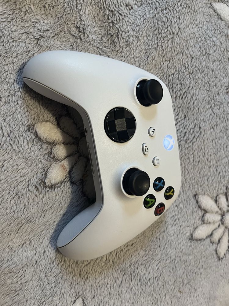 Продам Xbox Series S + 2 геймпади + бібліотека ігор