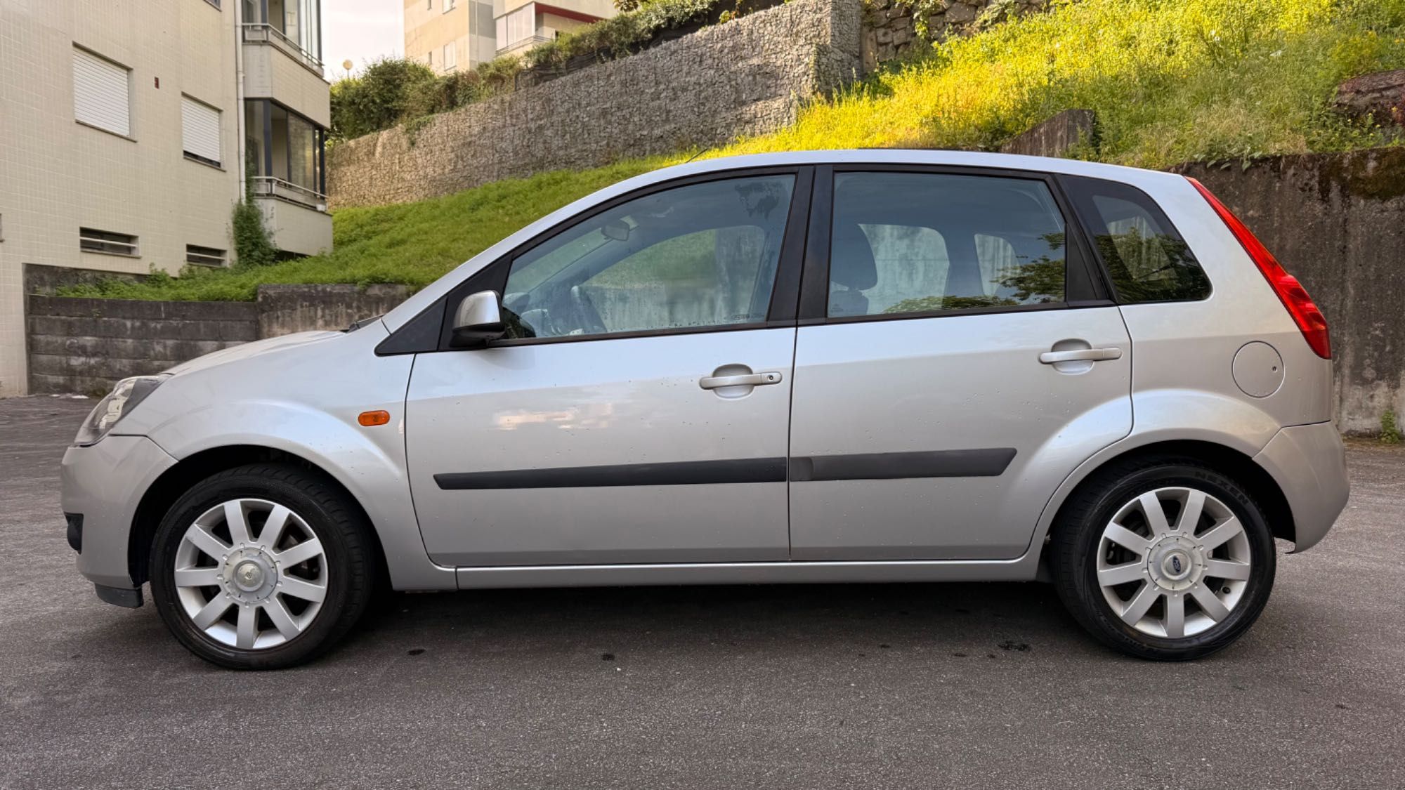 Ford Fiesta 1.25 Trend 75cv - CarPlay - Câmera Traseira
