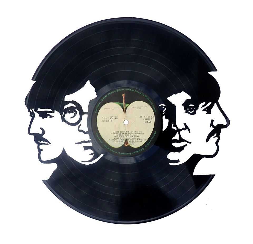 silhueta decorativa The Bleatles feita com um disco de vinil LP
