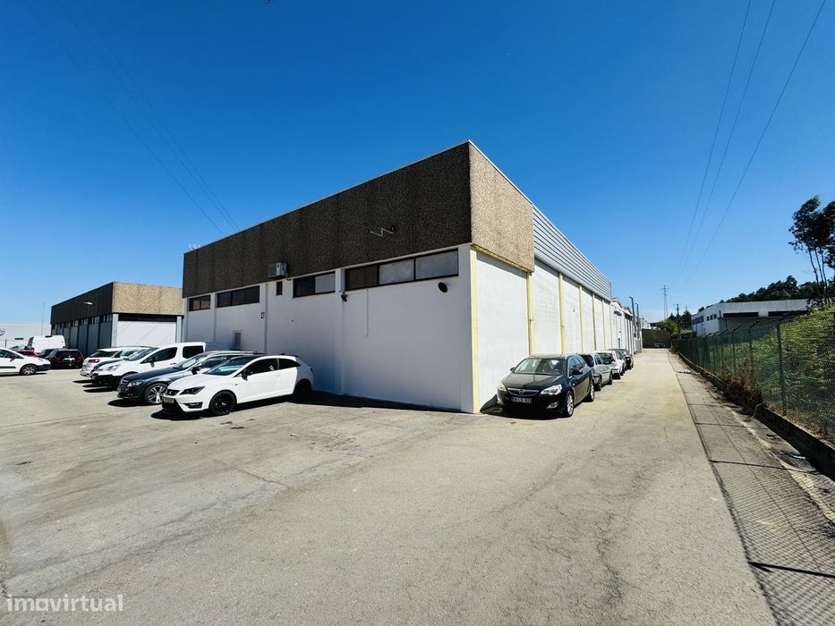 Armazém em zona industrial