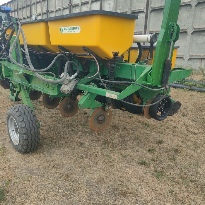 Сеялка John Deere 7000
